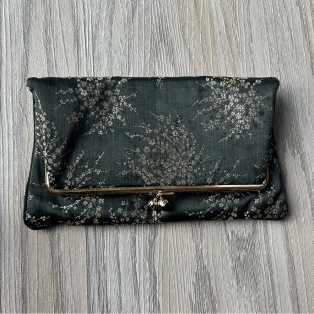 💋Vintage Expandable Gold and Black Cherry Blossom Clutch
